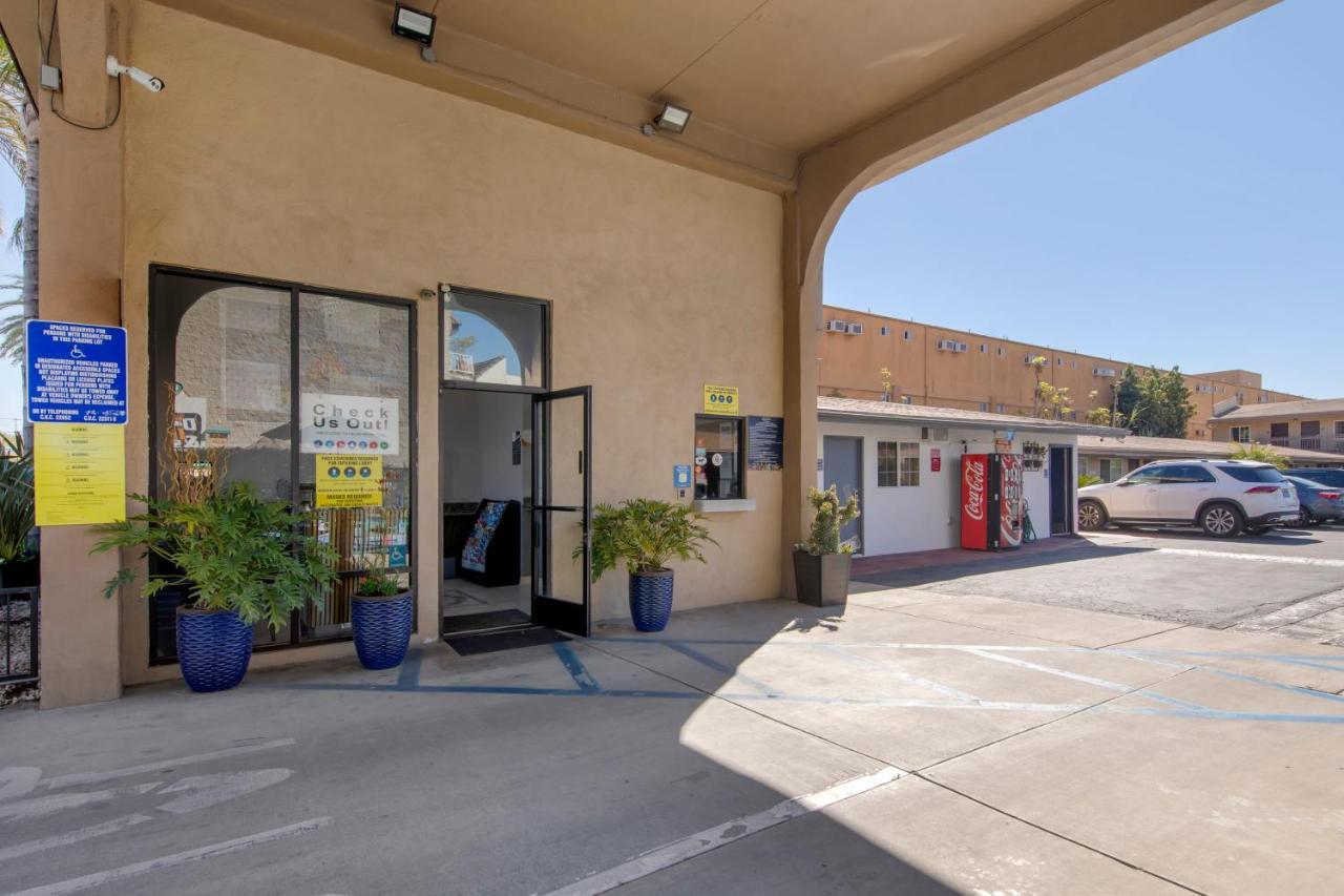 Anaheim Discovery Inn And Suites Zewnętrze zdjęcie