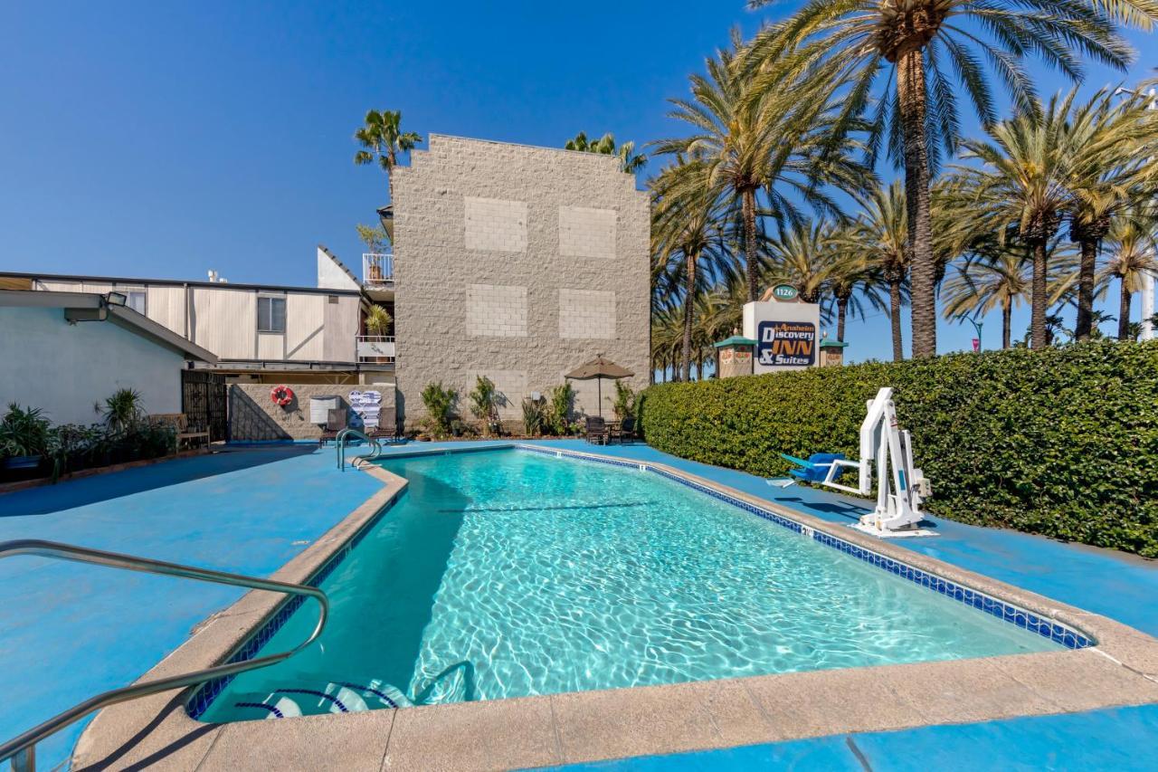 Anaheim Discovery Inn And Suites Zewnętrze zdjęcie