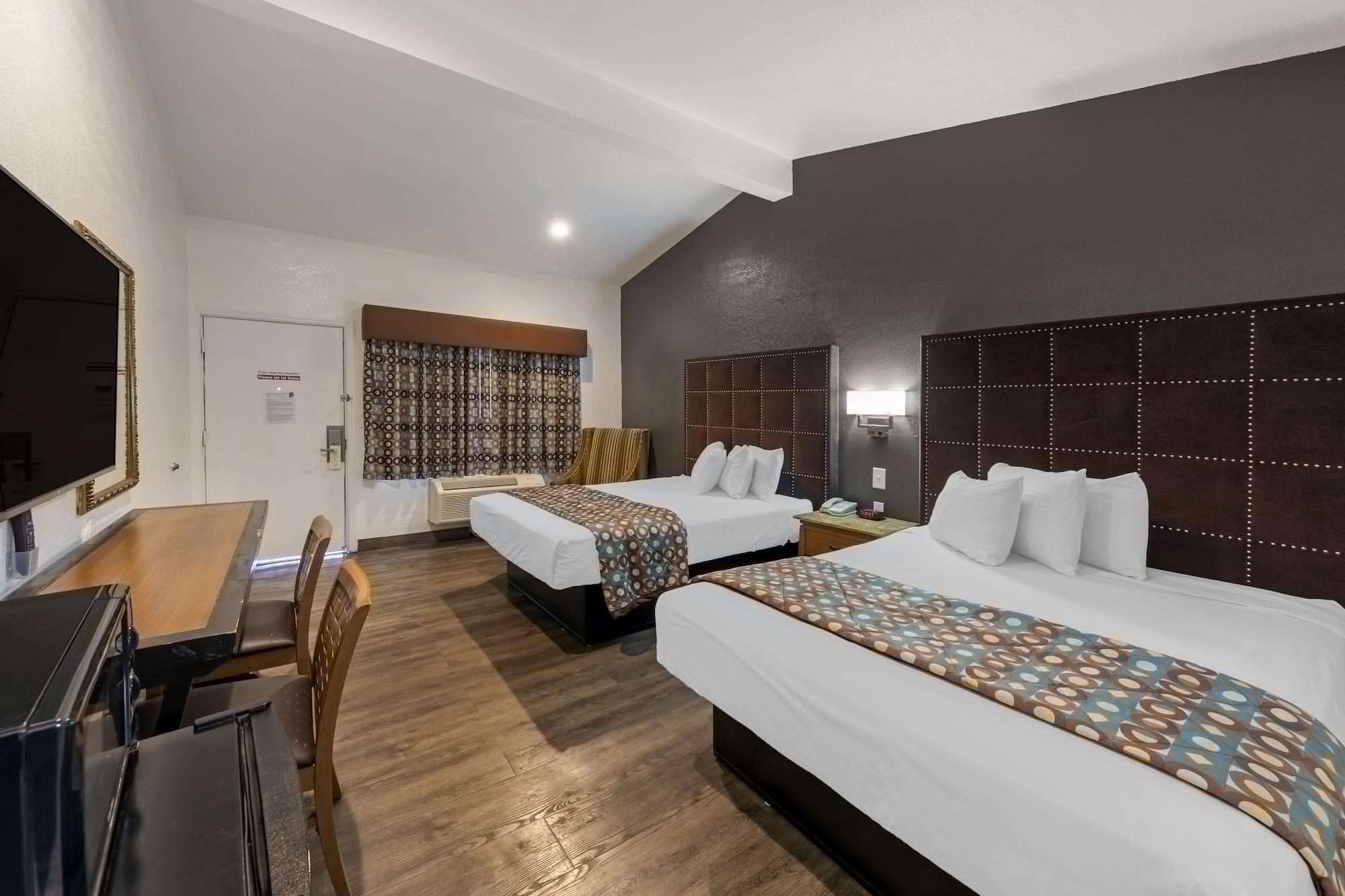 Anaheim Discovery Inn And Suites Zewnętrze zdjęcie