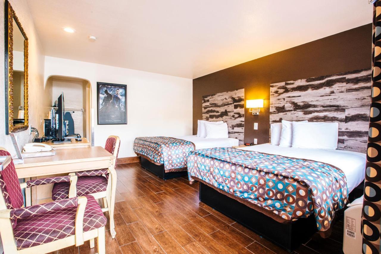 Anaheim Discovery Inn And Suites Zewnętrze zdjęcie