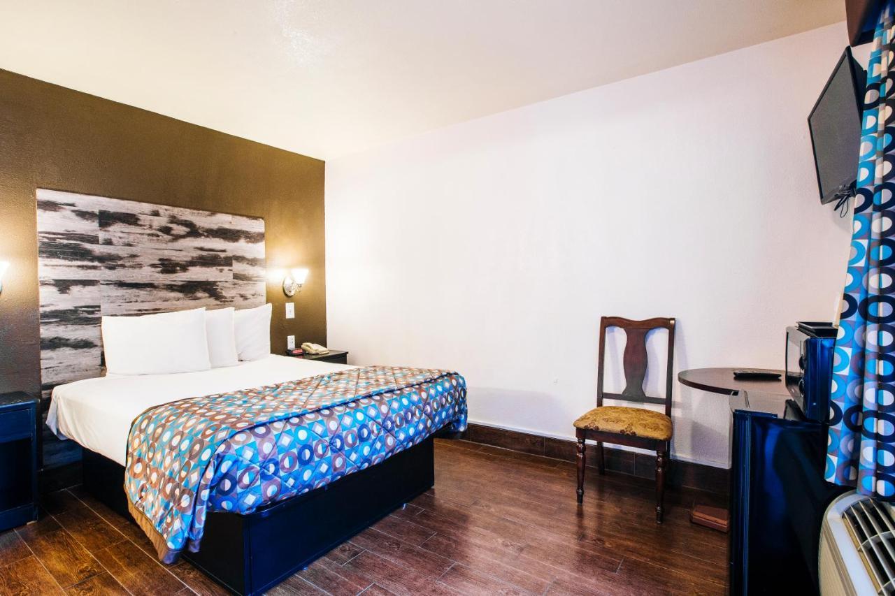 Anaheim Discovery Inn And Suites Zewnętrze zdjęcie