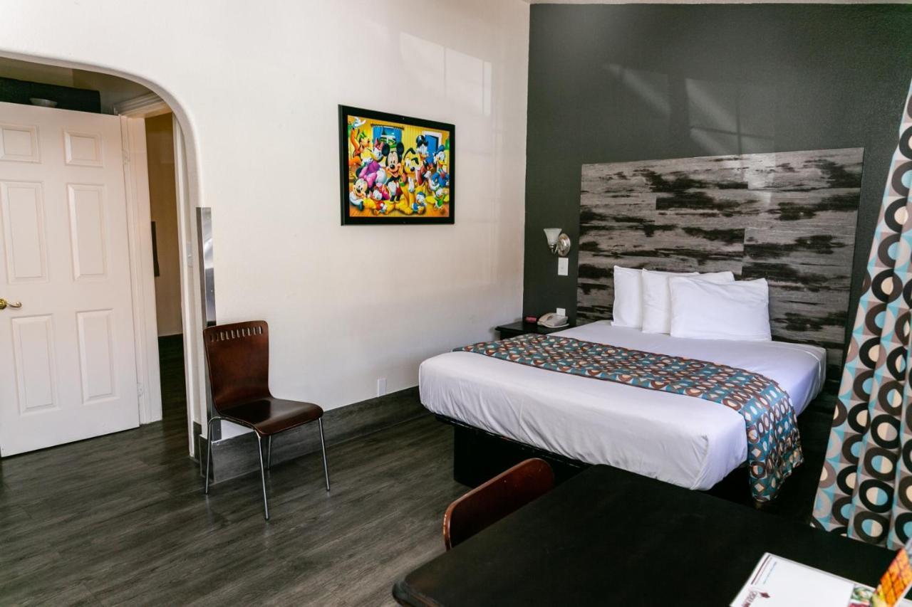 Anaheim Discovery Inn And Suites Zewnętrze zdjęcie