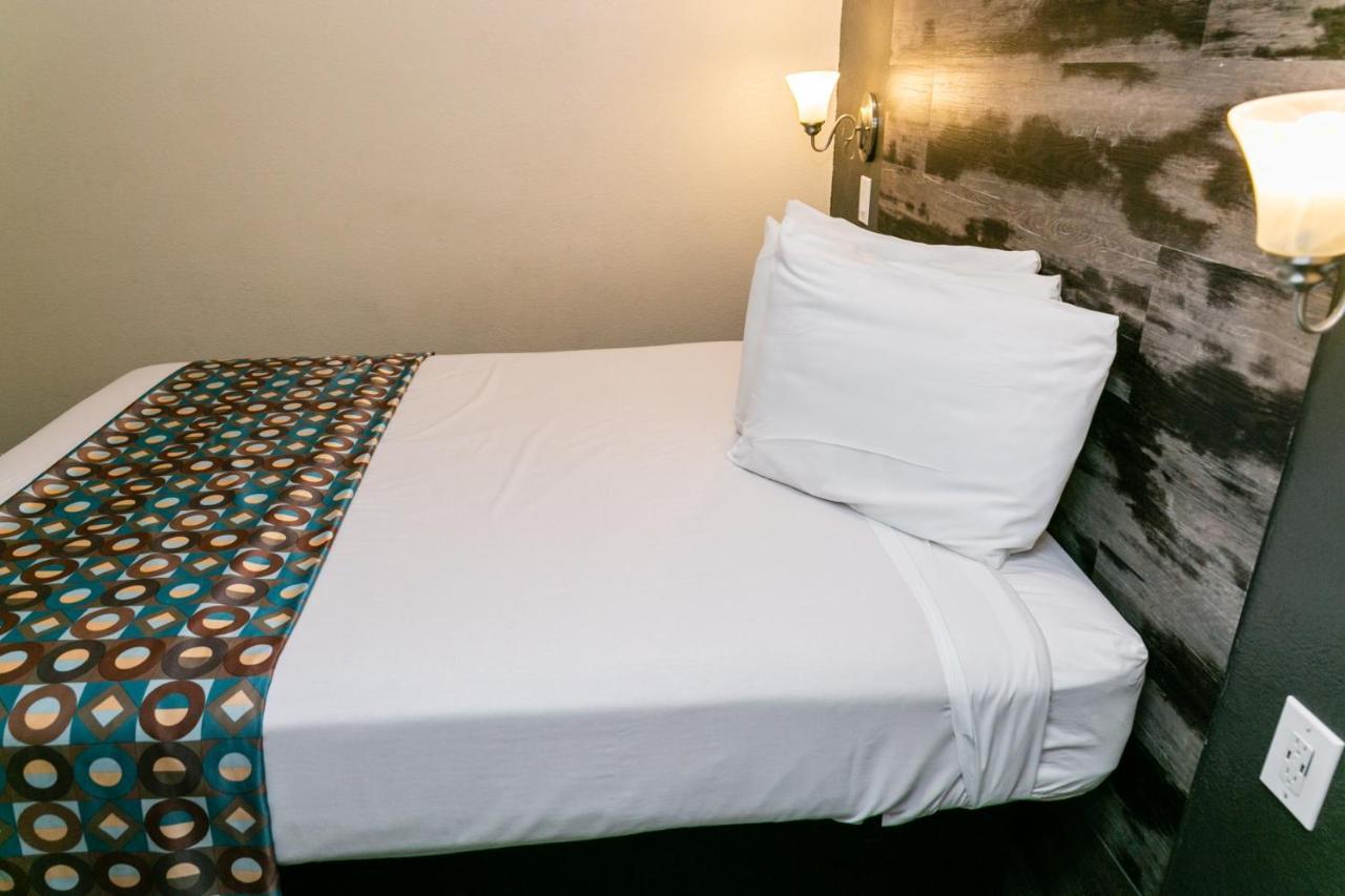 Anaheim Discovery Inn And Suites Zewnętrze zdjęcie