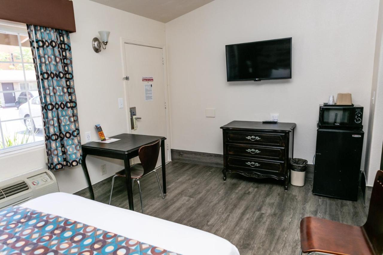 Anaheim Discovery Inn And Suites Zewnętrze zdjęcie