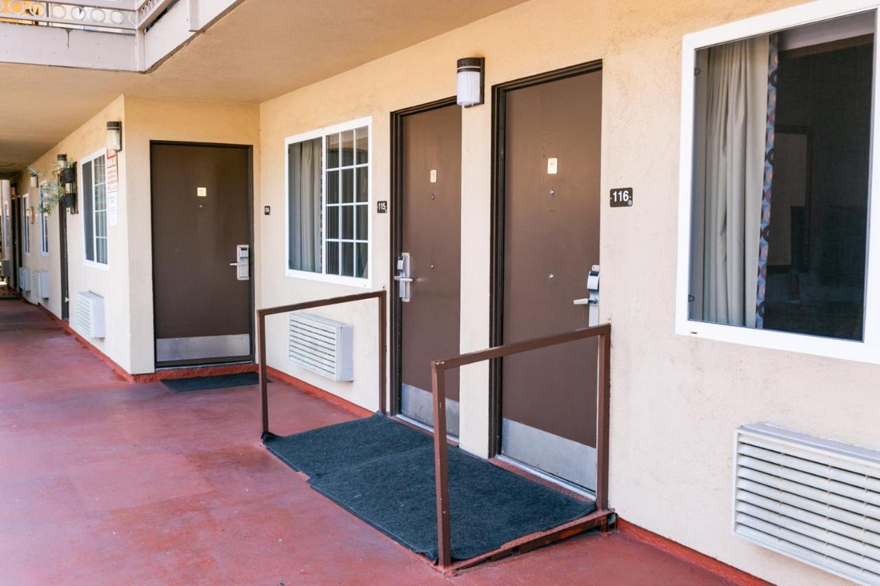 Anaheim Discovery Inn And Suites Zewnętrze zdjęcie