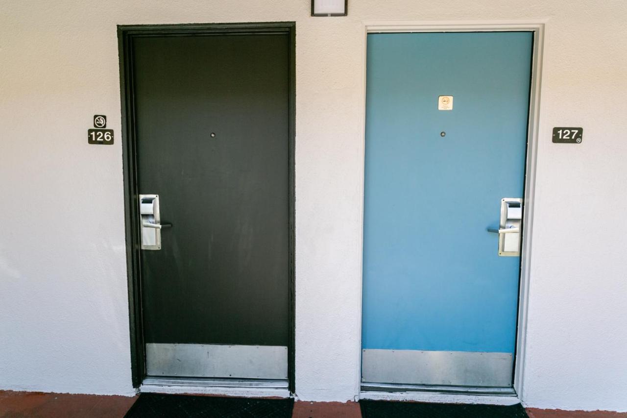 Anaheim Discovery Inn And Suites Zewnętrze zdjęcie