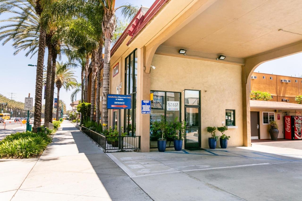 Anaheim Discovery Inn And Suites Zewnętrze zdjęcie