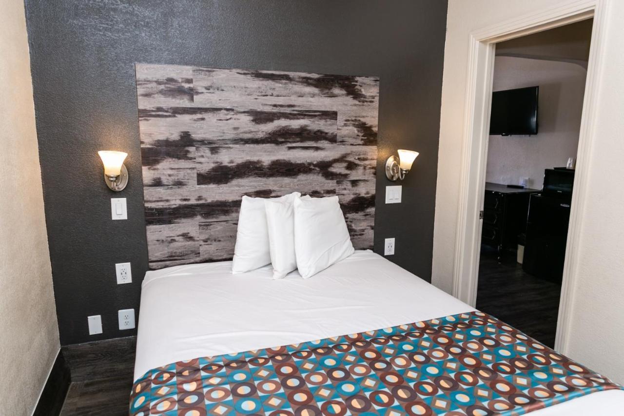 Anaheim Discovery Inn And Suites Zewnętrze zdjęcie