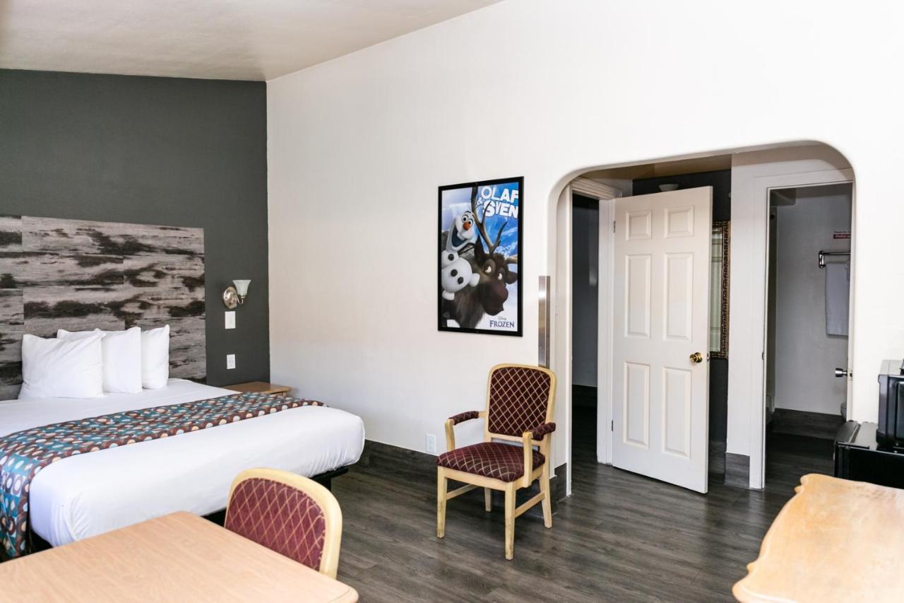 Anaheim Discovery Inn And Suites Zewnętrze zdjęcie