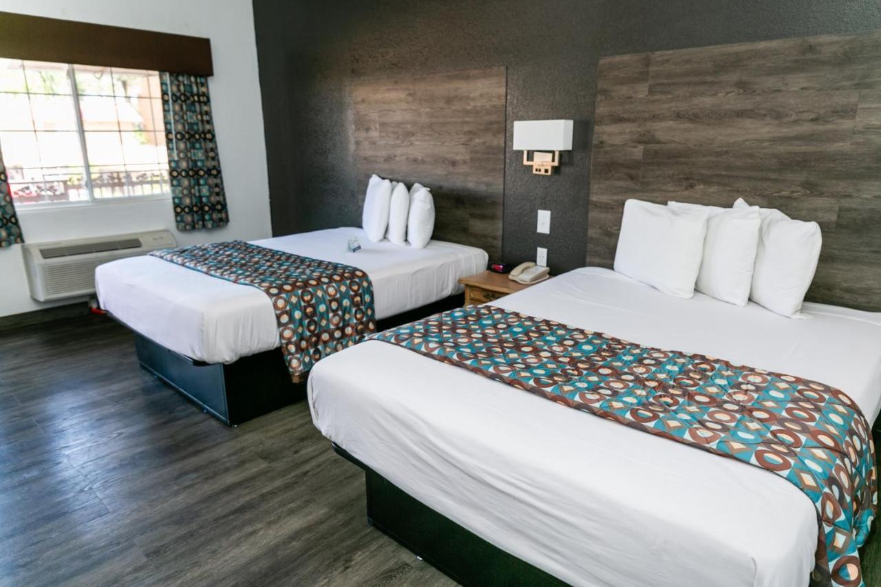 Anaheim Discovery Inn And Suites Zewnętrze zdjęcie