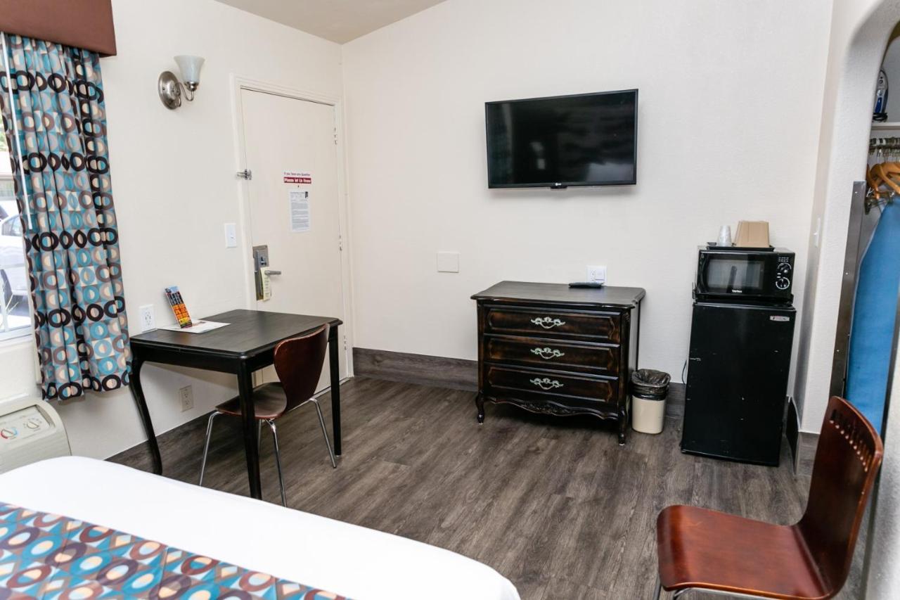 Anaheim Discovery Inn And Suites Zewnętrze zdjęcie