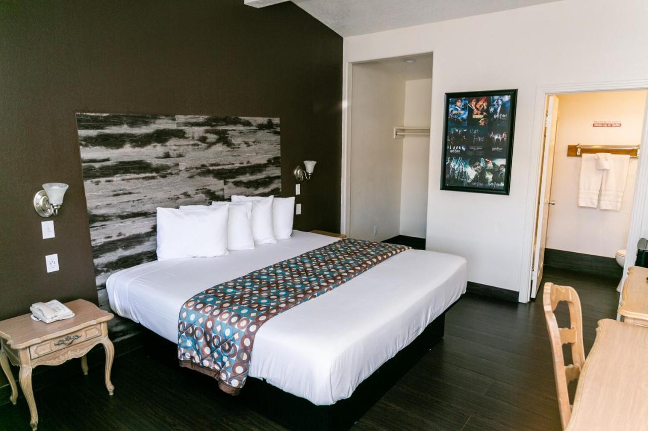 Anaheim Discovery Inn And Suites Zewnętrze zdjęcie