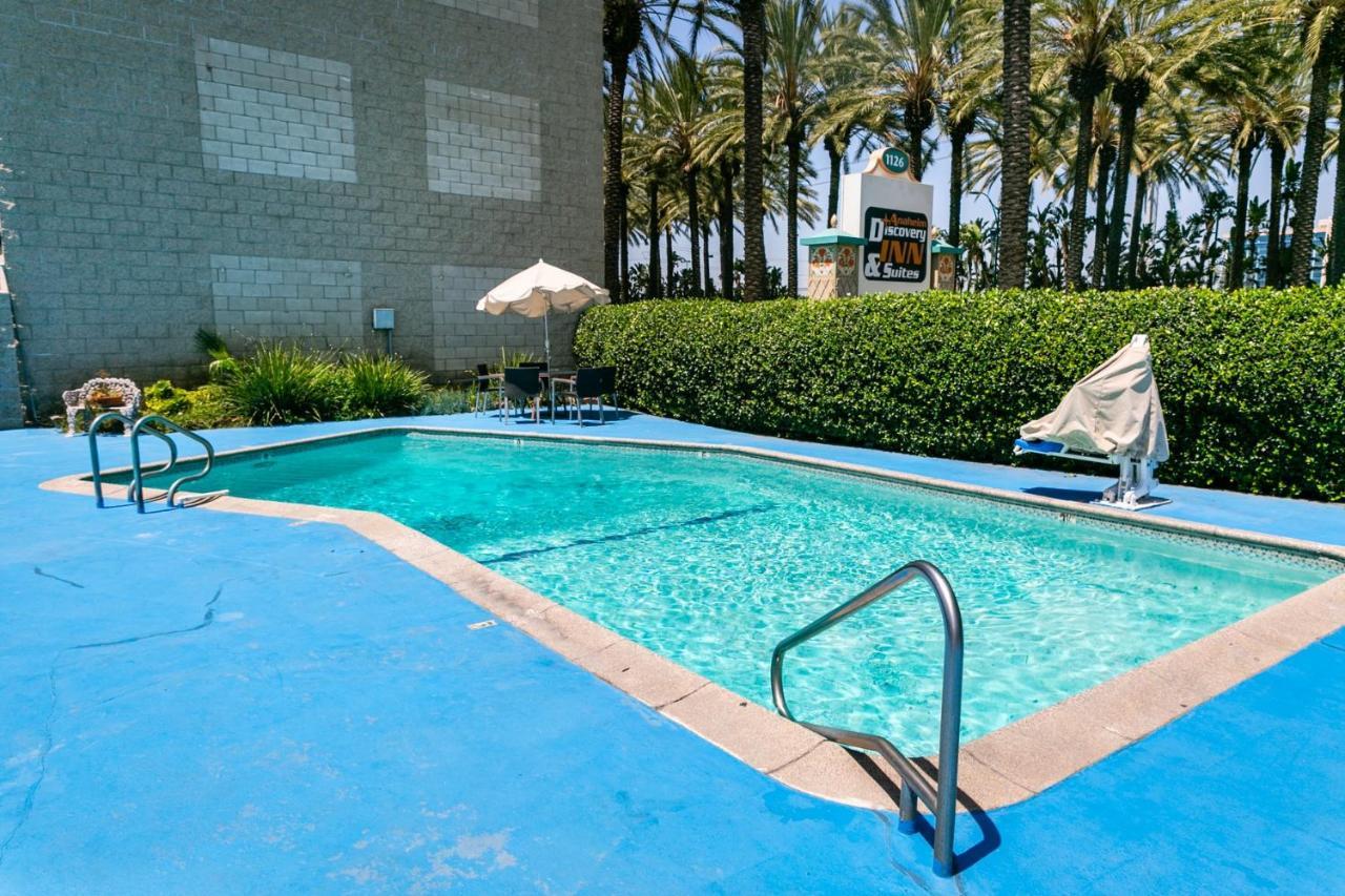 Anaheim Discovery Inn And Suites Zewnętrze zdjęcie