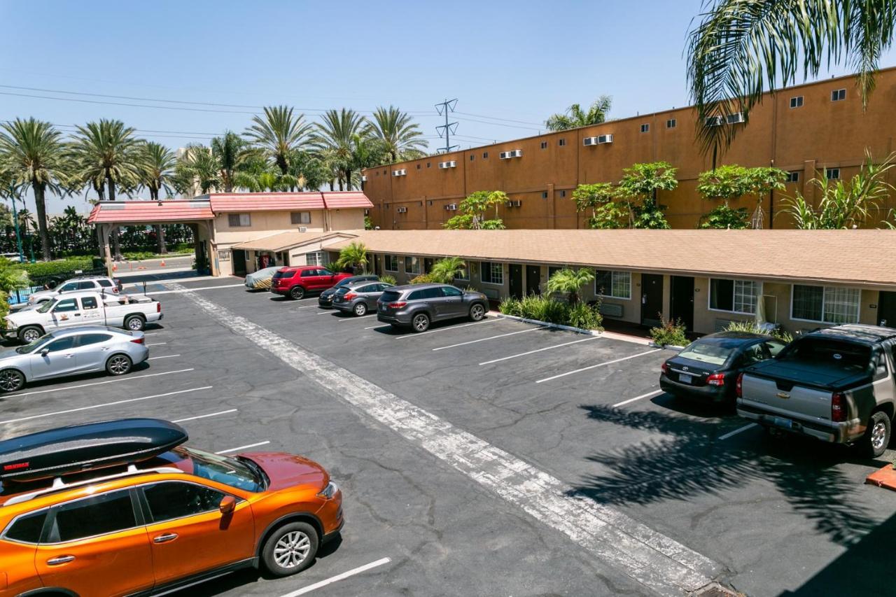 Anaheim Discovery Inn And Suites Zewnętrze zdjęcie