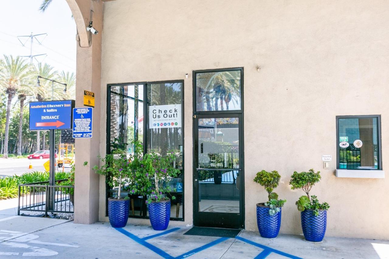 Anaheim Discovery Inn And Suites Zewnętrze zdjęcie
